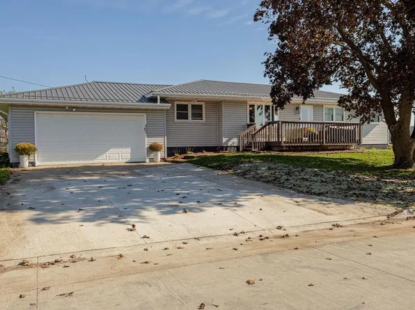 505 5th St SW, Farley, IA 52046