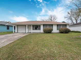 903 S Circle Dr, Baytown, TX 77520