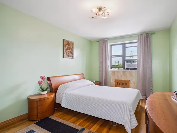 2615 Avenue O image 4 of 6