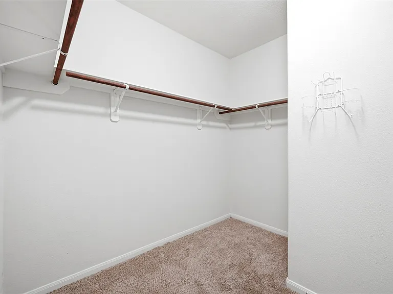 1707 N Highlands Xing — Photo 30