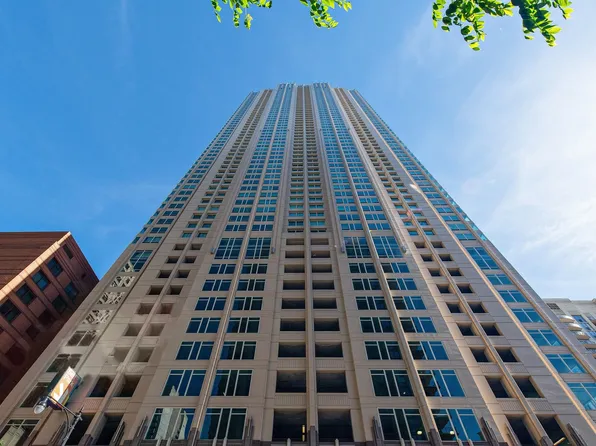 33 W Ontario St APT 18D, Chicago, IL 60654