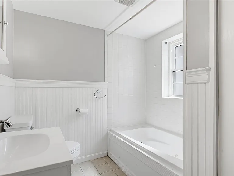 128 Lake Shore Rd #1 — Photo 11