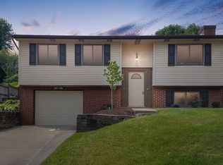 300 Florida Dr, Oakdale, PA 15071
