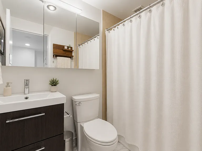 445 W 19th St #2B — Photo 6
