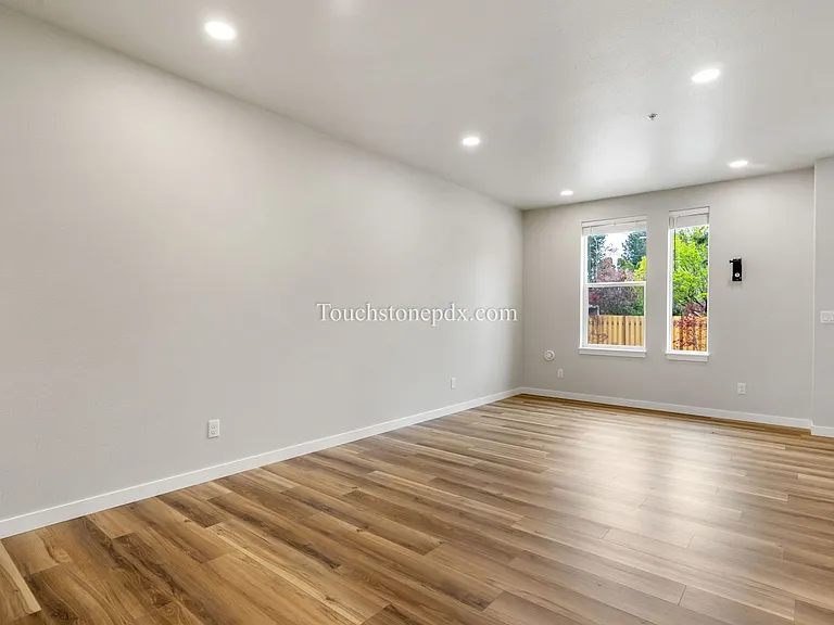 3323 SE 87th Ave — Photo 6