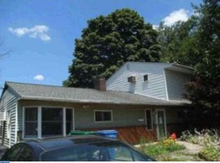 27 Valley Rd, Levittown, PA 19057