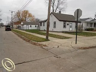 27305 Brush St photo 1