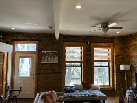 4th image of 936 N Wolcott Ave #2