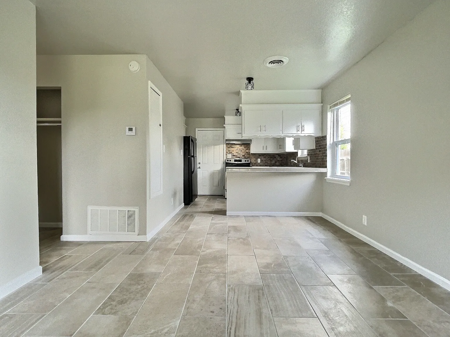 6120 S Madison Pl — Photo 4