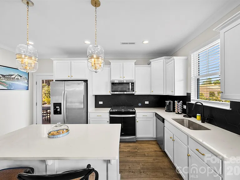 21216 Sanctuary Dr — Photo 9