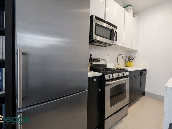 5th image of 382 Kosciuszko St APT 3