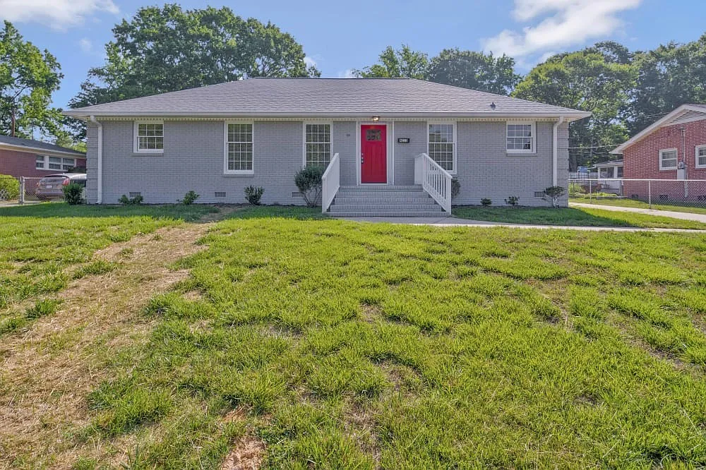 3 bed, 1.5 bath, 1512 sqft, $1,100 — Photo 1
