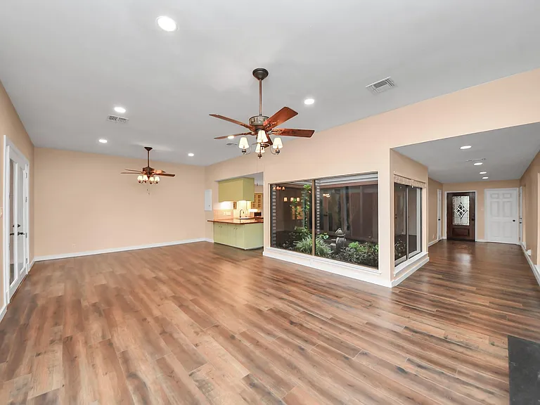 10843 Pepper Ln — Photo 3