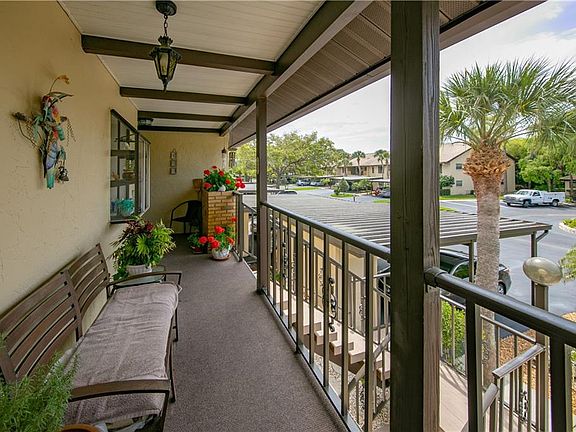 5th image of 355 Three Lakes Ct Unit L
