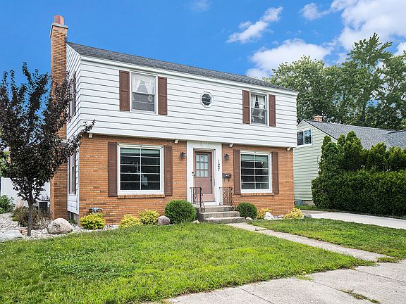 2nd image of 127 W 28th St