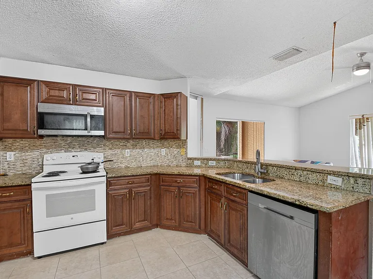 8332 Bermuda Sound Way — Photo 14
