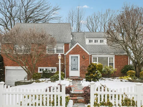 1396 Sturl Avenue, Hewlett, NY 11557