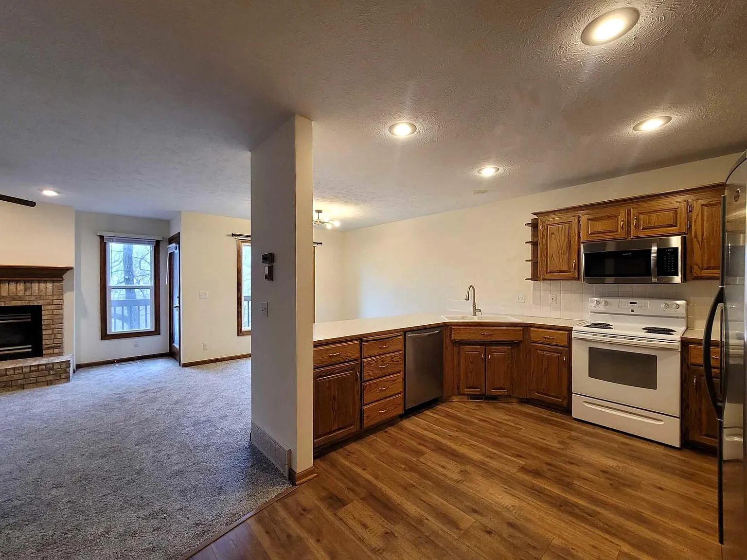 2 bed, 2160 sqft, $2,100 — Photo 3