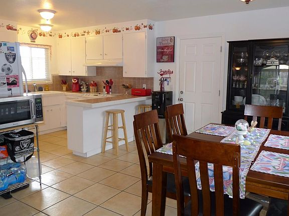 3rd image of 14 Cottage Dr