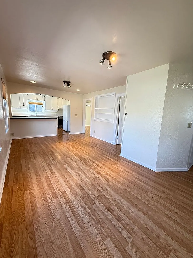 Building Photo - 171 Alida St