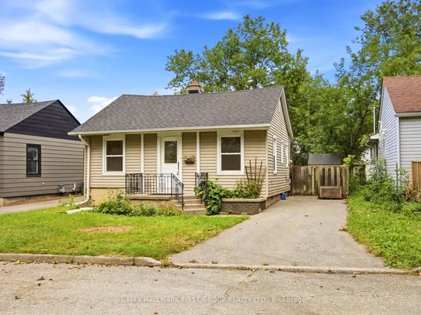 24 George St, Ajax, ON L1S 1S5