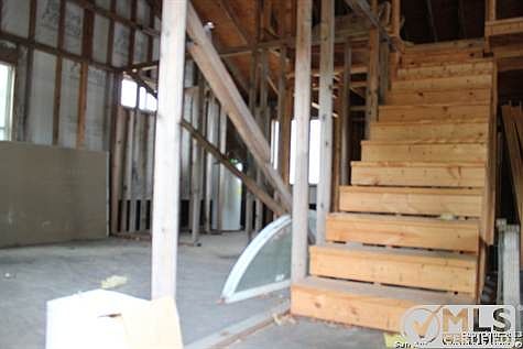 3rd image of 235 Hickory Hill Dr