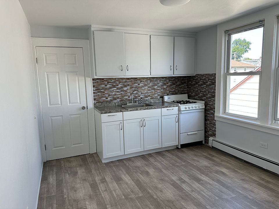 1st image of 13 Lincoln Pl Floor 2