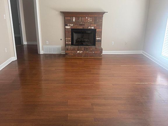 5th image of 10113 Oak Run Dr S