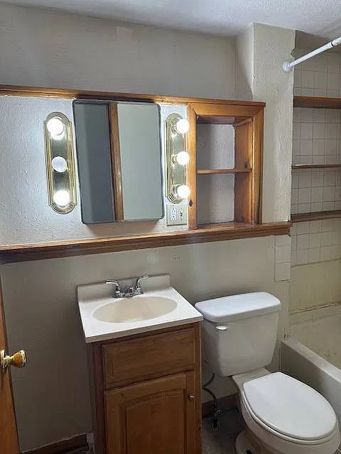 2 bed, 1.0 bath, $625 — Photo 3