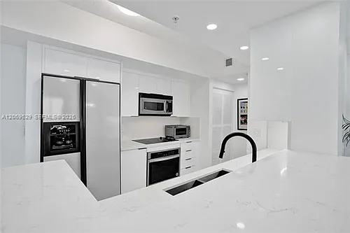 335 S Biscayne Blvd #CU-3807 Photo 1