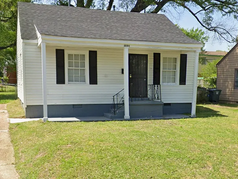 2001 Farrington St — Photo 1