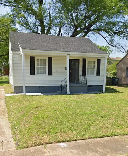 2001 Farrington St Photo 1