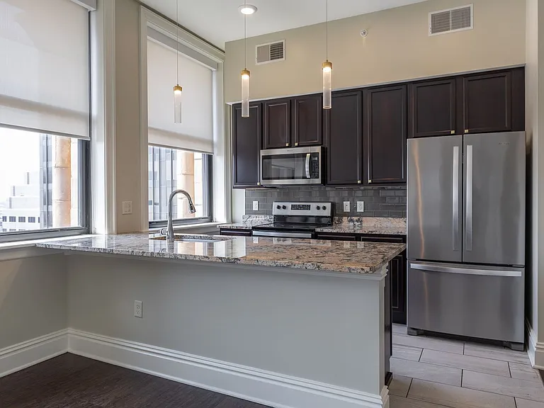 705 Olive St — Photo 2
