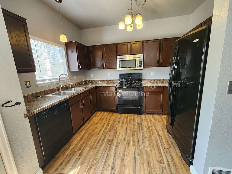 10154 Wyandott Cir N — Photo 8