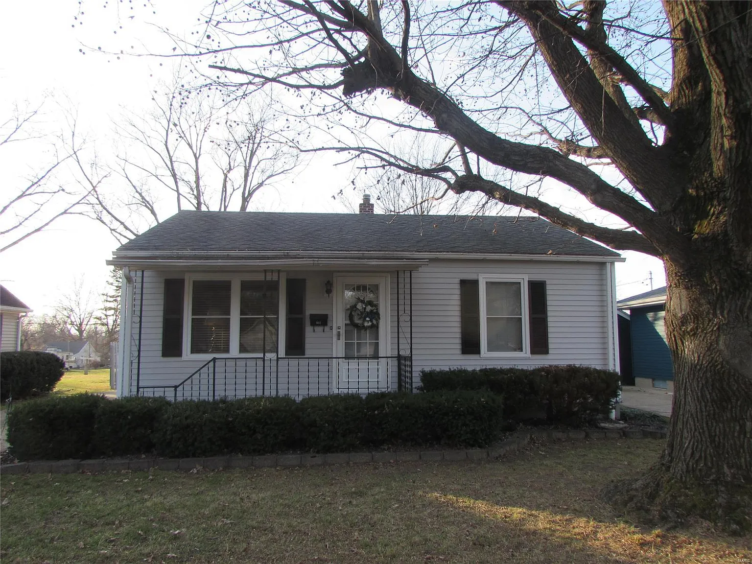 633 Voge St photo 1