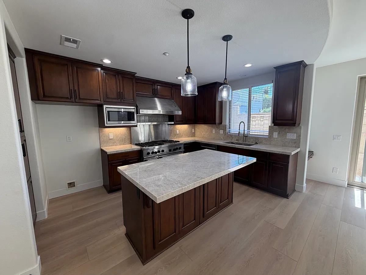 3 bed, 2.5 bath, 1858 sqft, $7,000 — Photo 3