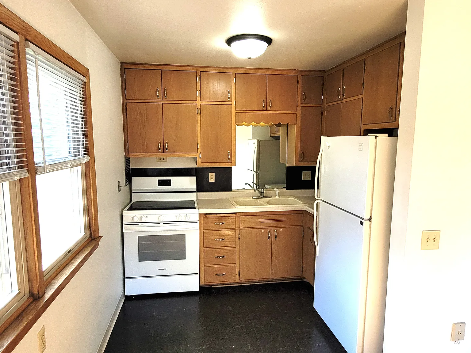 2 bed, 750 sqft, $1,645 — Photo 2