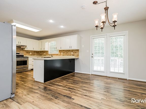 3rd image of 169 Hayes Cir