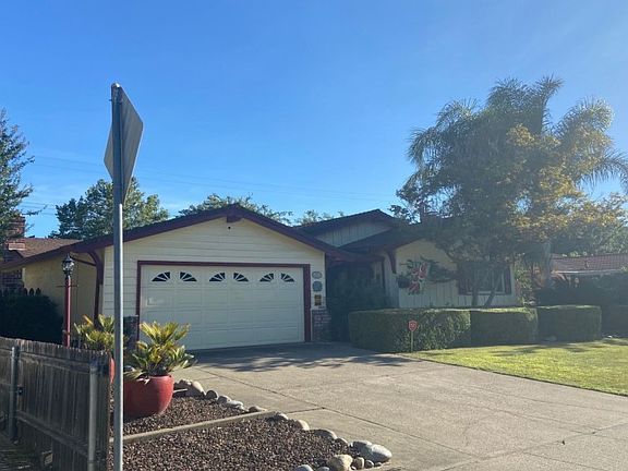 3rd image of 8590 Everglade Dr