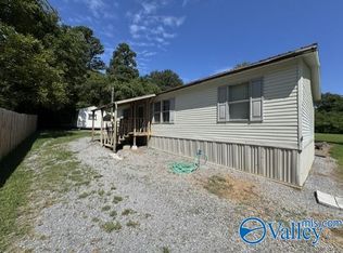 528 Warrenton Rd, Guntersville, AL 35976