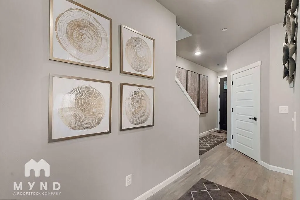 3 bed, 2.5 bath, 1917 sqft, $2,825 — Photo 3