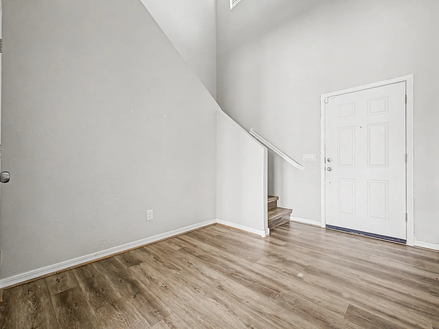 5 bed, 2546 sqft, $800 — Photo 3