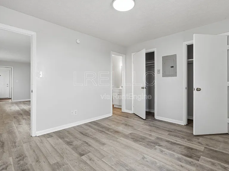 176 Thistlewood Ave #4 — Photo 4