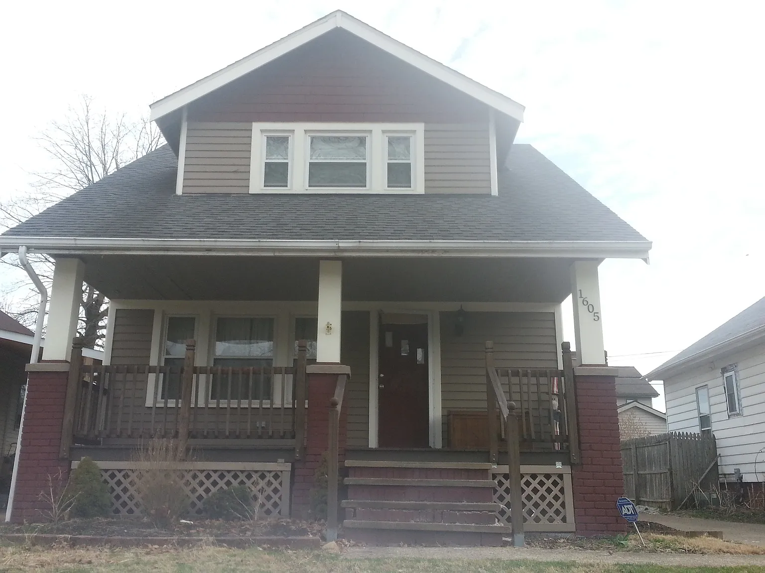 1605 Ardoyne Ave photo 1