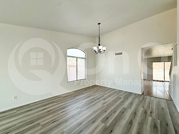 3rd image of 5517 W Wood St
