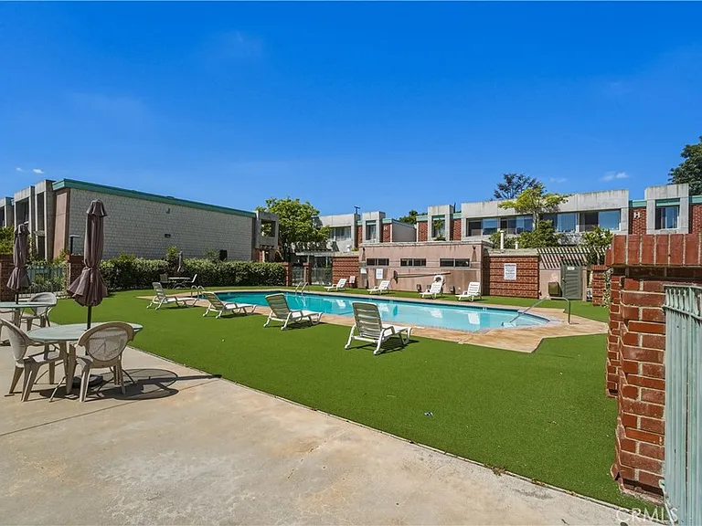 5301 Balboa Blvd #F7 — Photo 34