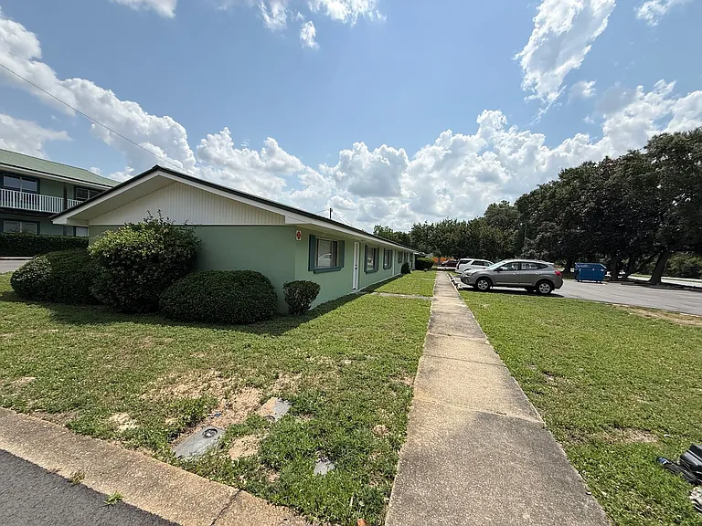563 Florosa Ct — Photo 19