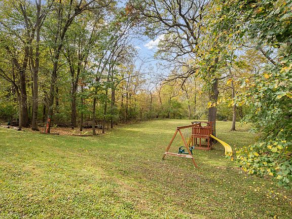 4th image of 53 River Ct NE