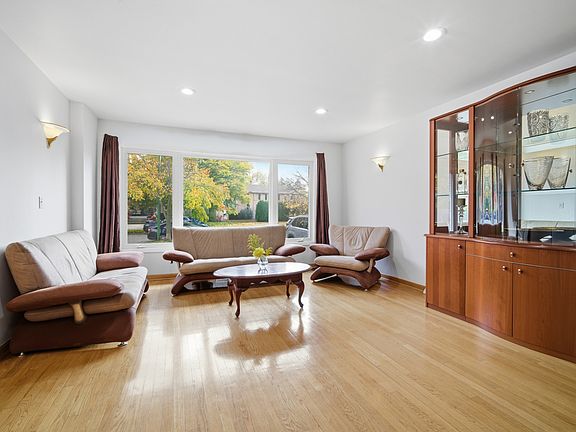 5th image of 6228 N Forest Glen Ave