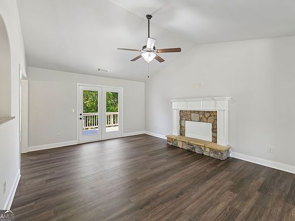 3rd image of 410 Redtail Rd
